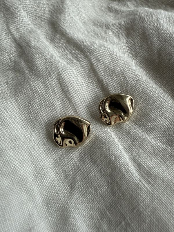 Bulkete knapper i gull