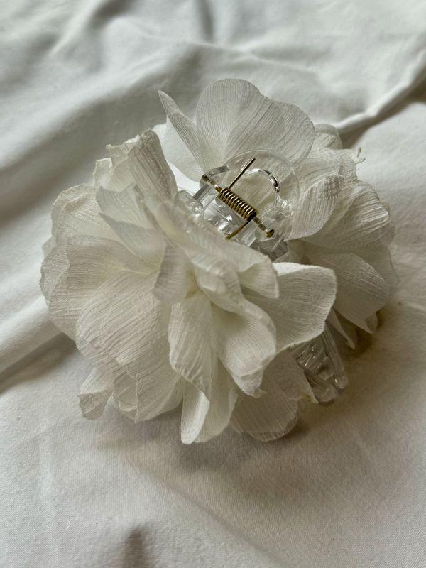 Hvit klype med blomst