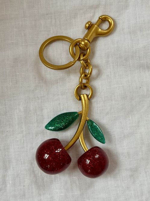 Hovedbilde Nøkkelring cherry - Rød med grønne blader