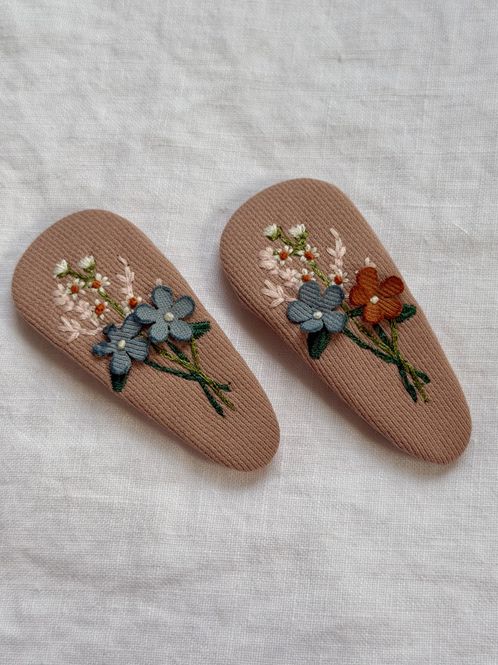 Hovedbilde Broderte hårspenner - rosa
