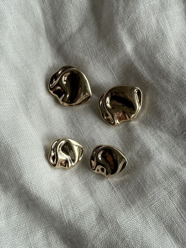 Bulkete knapper i gull