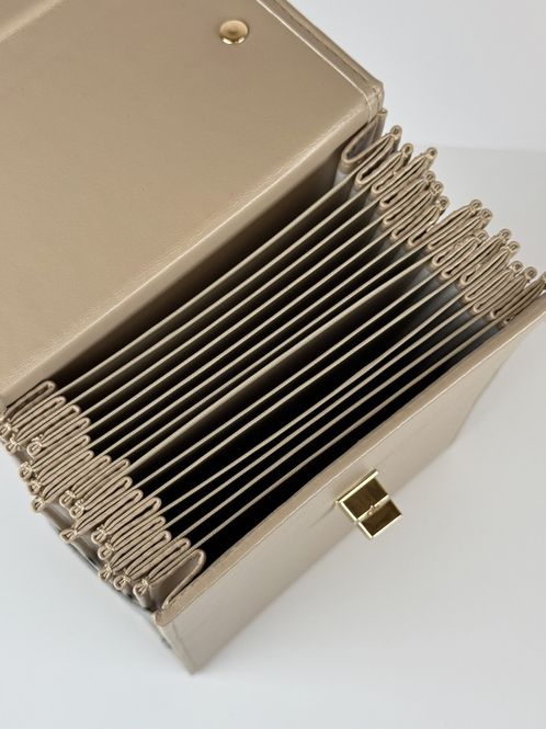 Hovedbilde Rundpinnemappe enkel - Beige