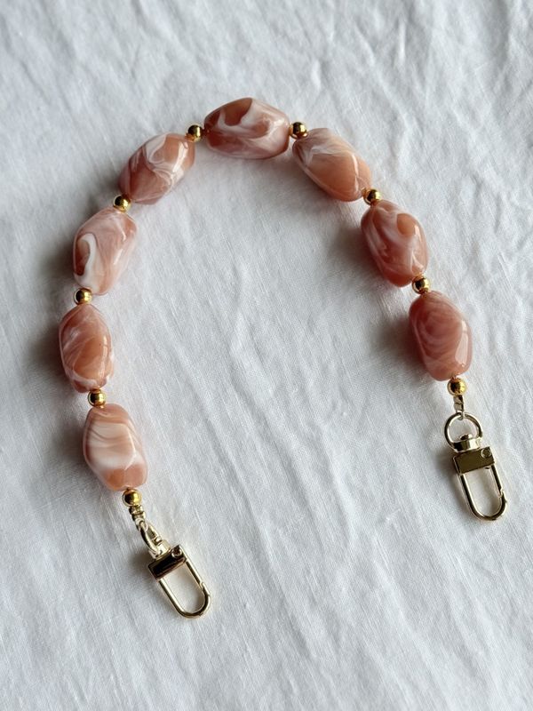 Perler på en snor - rose